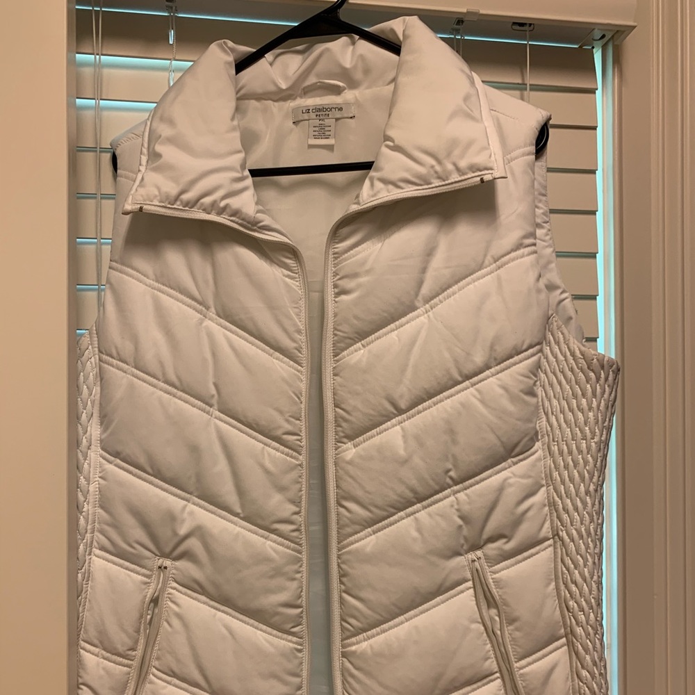 Liz Claiborne petite white vest. Size XL